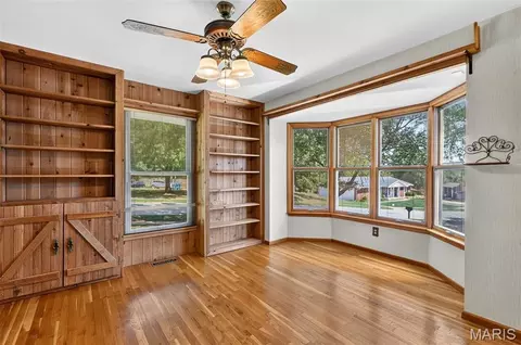 Living - 804 Dutch Mill Dr, Ballwin, MO 63011 photo 5 of 8