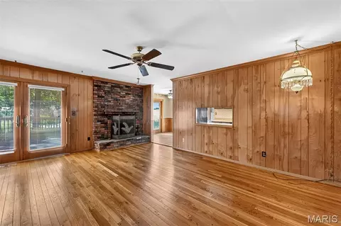 Living - 804 Dutch Mill Dr, Ballwin, MO 63011 photo 2 of 8