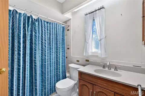 Bath - 804 Dutch Mill Dr, Ballwin, MO 63011 photo 1 of 5