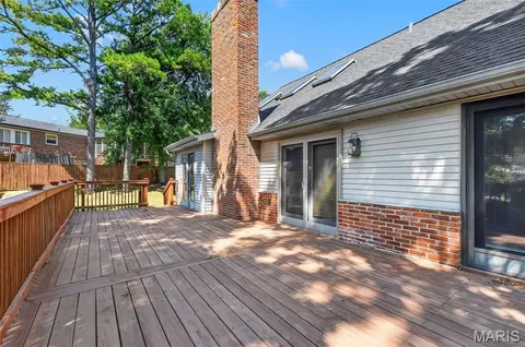 Exterior - 804 Dutch Mill Dr, Ballwin, MO 63011 photo 4 of 14