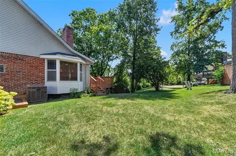 Exterior - 804 Dutch Mill Dr, Ballwin, MO 63011 photo 6 of 14