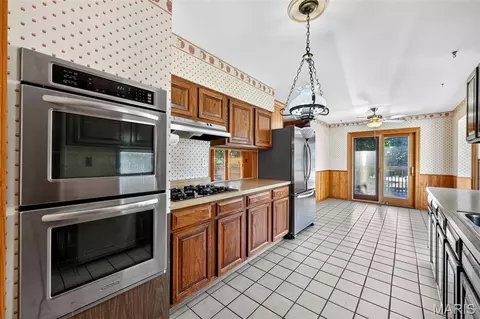 Kitchen - 804 Dutch Mill Dr, Ballwin, MO 63011 photo 2 of 5