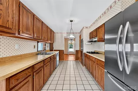 Kitchen - 804 Dutch Mill Dr, Ballwin, MO 63011 photo 4 of 5