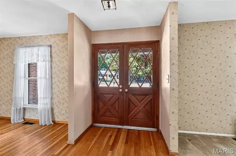 Entry Way - 804 Dutch Mill Dr, Ballwin, MO 63011 photo 2 of 2