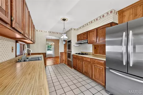 Kitchen - 804 Dutch Mill Dr, Ballwin, MO 63011 photo 3 of 5