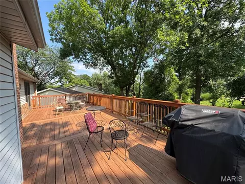 Exterior - 804 Dutch Mill Dr, Ballwin, MO 63011 photo 12 of 14