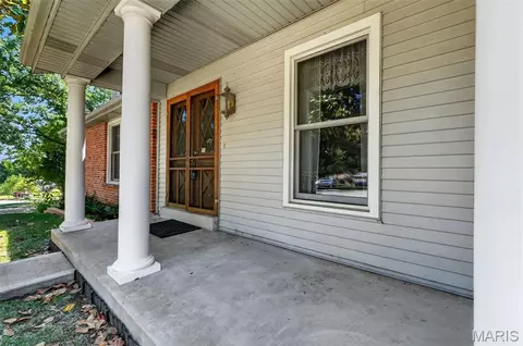Exterior - 804 Dutch Mill Dr, Ballwin, MO 63011 photo 3 of 14