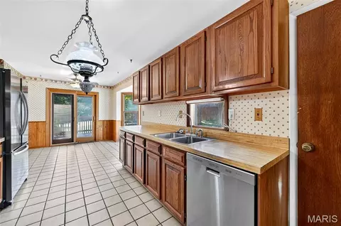 Kitchen - 804 Dutch Mill Dr, Ballwin, MO 63011 photo 5 of 5