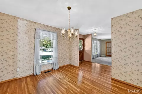 Dining - 804 Dutch Mill Dr, Ballwin, MO 63011 photo 2 of 2