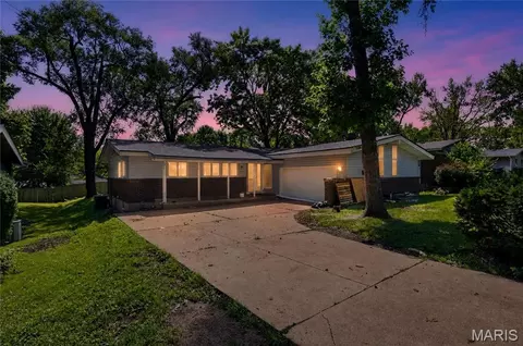 420 Waterford Dr, Florissant, MO 63033