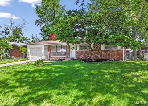 14 Tamma Ln, Hazelwood, MO 63042