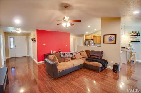 Living - 2909 Sandy Ln, Springfield, IL 62711 photo 2 of 3