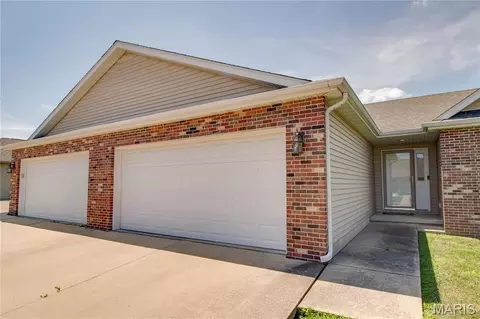 Exterior - 2909 Sandy Ln, Springfield, IL 62711 photo 3 of 9