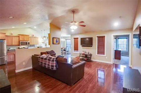 Living - 2909 Sandy Ln, Springfield, IL 62711 photo 1 of 3