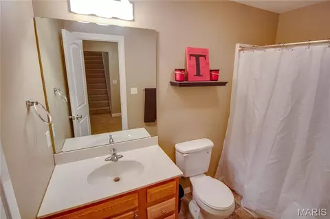 Bath - 2909 Sandy Ln, Springfield, IL 62711 photo 8 of 10