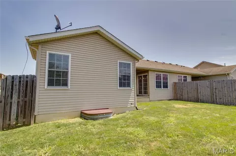 Exterior - 2909 Sandy Ln, Springfield, IL 62711 photo 7 of 9