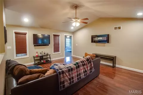 Living - 2909 Sandy Ln, Springfield, IL 62711 photo 3 of 3