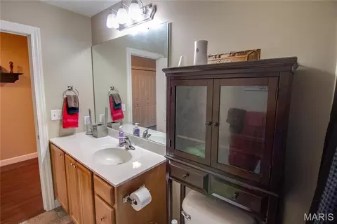 Bath - 2909 Sandy Ln, Springfield, IL 62711 photo 6 of 10