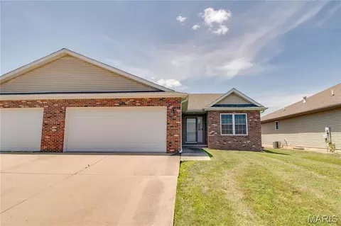 Exterior - 2909 Sandy Ln, Springfield, IL 62711 photo 2 of 9