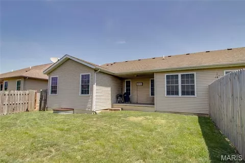 Exterior - 2909 Sandy Ln, Springfield, IL 62711 photo 8 of 9