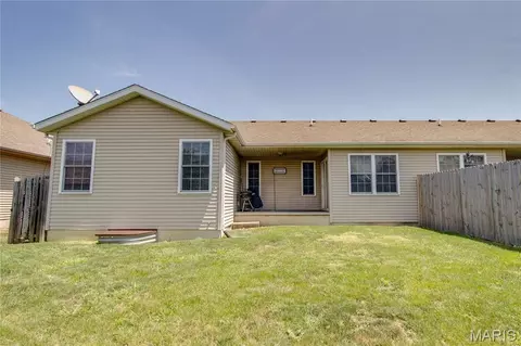 Exterior - 2909 Sandy Ln, Springfield, IL 62711 photo 6 of 9