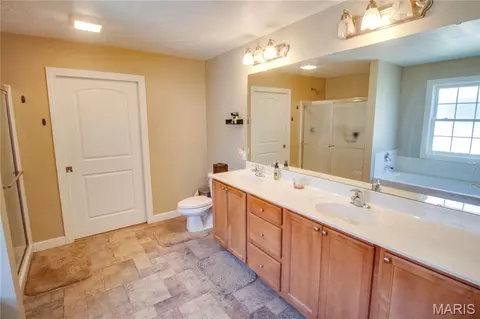 Bath - 2909 Sandy Ln, Springfield, IL 62711 photo 1 of 10