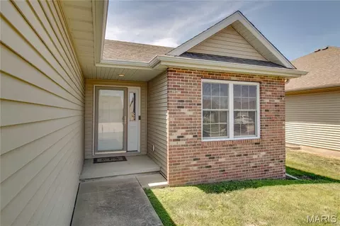 Exterior - 2909 Sandy Ln, Springfield, IL 62711 photo 4 of 9