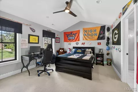 Bedroom - 3033 Fallbrook Dr, Saint Louis, MO 63131 photo 6 of 8