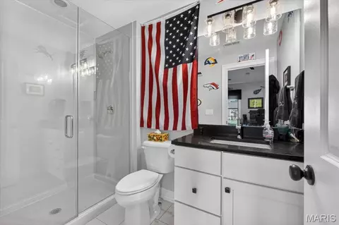 Bath - 3033 Fallbrook Dr, Saint Louis, MO 63131 photo 7 of 9
