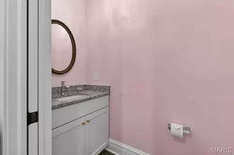 Bath - 3033 Fallbrook Dr, Saint Louis, MO 63131 photo 5 of 9