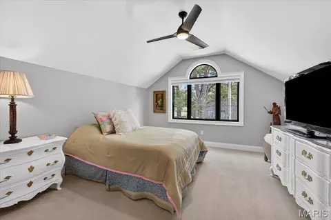 Bedroom - 3033 Fallbrook Dr, Saint Louis, MO 63131 photo 7 of 8