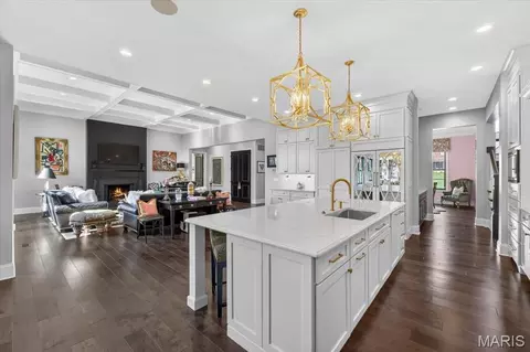 Kitchen - 3033 Fallbrook Dr, Saint Louis, MO 63131 photo 4 of 7