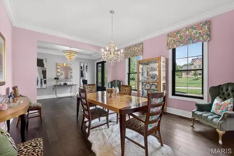 Dining - 3033 Fallbrook Dr, Saint Louis, MO 63131 photo 2 of 5