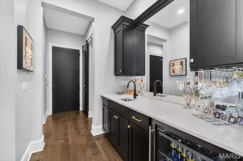 Entry Way - 3033 Fallbrook Dr, Saint Louis, MO 63131 photo 3 of 3