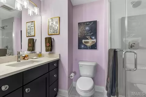 Bath - 3033 Fallbrook Dr, Saint Louis, MO 63131 photo 6 of 9