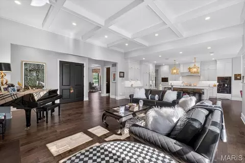 Living - 3033 Fallbrook Dr, Saint Louis, MO 63131 photo 4 of 5