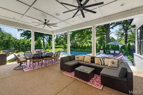 Exterior - 3033 Fallbrook Dr, Saint Louis, MO 63131 photo 9 of 18