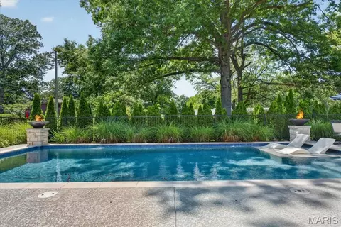 Exterior - 3033 Fallbrook Dr, Saint Louis, MO 63131 photo 6 of 18