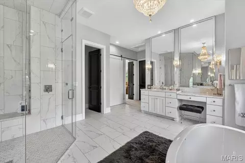 Bath - 3033 Fallbrook Dr, Saint Louis, MO 63131 photo 3 of 9