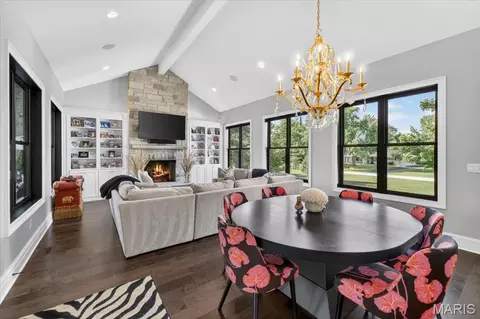 Dining - 3033 Fallbrook Dr, Saint Louis, MO 63131 photo 5 of 5