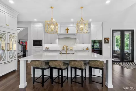 Kitchen - 3033 Fallbrook Dr, Saint Louis, MO 63131 photo 1 of 7
