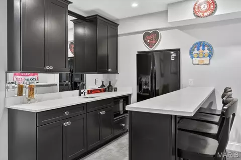Kitchen - 3033 Fallbrook Dr, Saint Louis, MO 63131 photo 7 of 7