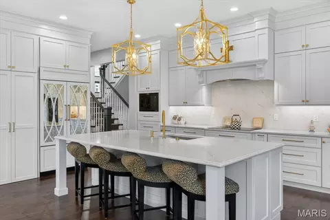 Kitchen - 3033 Fallbrook Dr, Saint Louis, MO 63131 photo 2 of 7