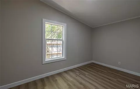 Bedroom - 164 Hickory St, Bourbon, MO 65441 photo 2 of 3