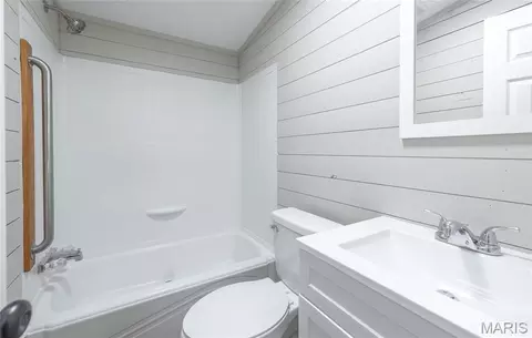 Bath - 164 Hickory St, Bourbon, MO 65441 photo 3 of 3