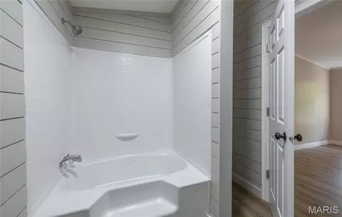 Bath - 164 Hickory St, Bourbon, MO 65441 photo 2 of 3