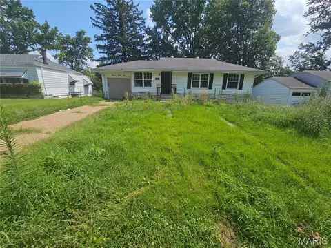 1232 Addison Dr, Saint Louis, MO 63137