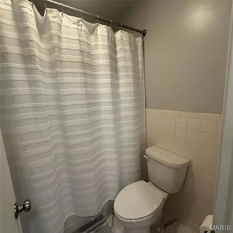 Bath - 612 S Walnut St, Kennett, MO 63857 photo 2 of 4