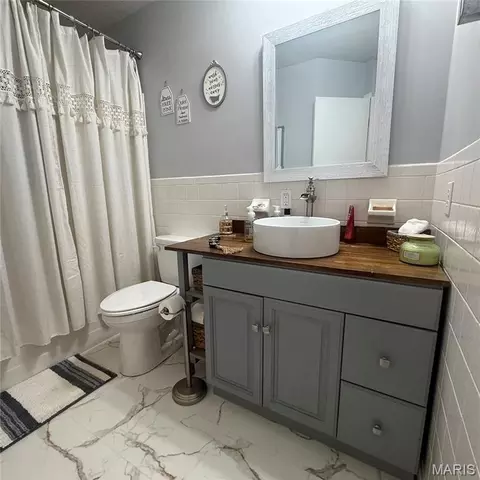 Bath - 612 S Walnut St, Kennett, MO 63857 photo 3 of 4