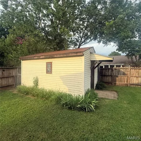 Exterior - 612 S Walnut St, Kennett, MO 63857 photo 10 of 11
